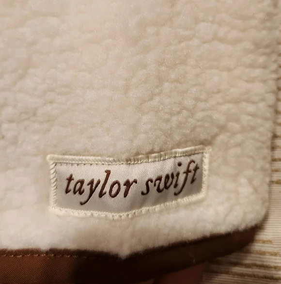 Taylor Swift Life is a Willow Zip up Fleece Sherpa Jacket - Picture 3 of 12